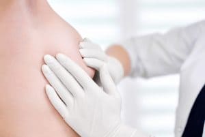 
woman-getting-breast-examination-at-the-hosp-2021-08-31-21-54-06-utc-1-scaled-e1686338467539-300x201-1.jpg
9 de junho de 2023
