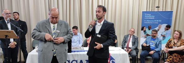 Gilson Gomes Filho recebe placa em homenagem a deputado Pablo Muribeca