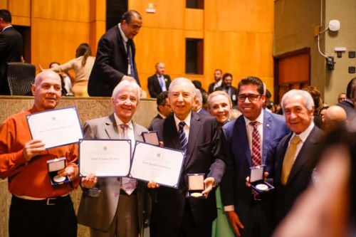Gratz-1024x682-1.jpg 13 de dezembro de 2024 33 KB 500 por 333 píxeis