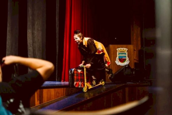 Aracruz | Escolas públicas recebem brinquedotecas | Grupos prioritários vacinados contra a gripe |  Descarte de entulhos | Atleta aracruzense no paulistão