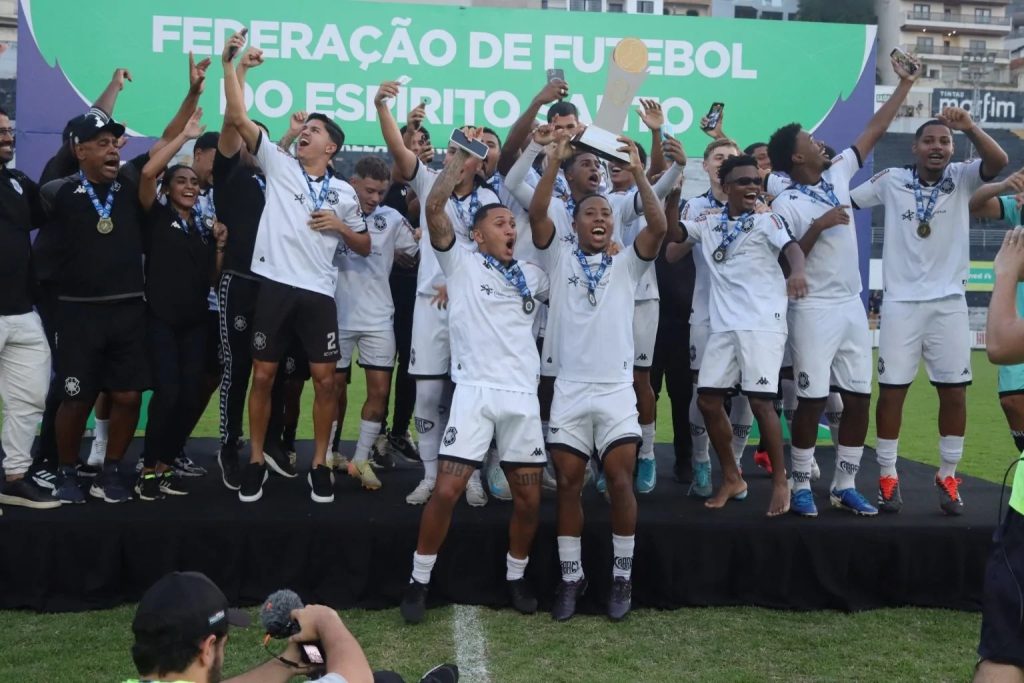 Rio Branco goleia o Forte