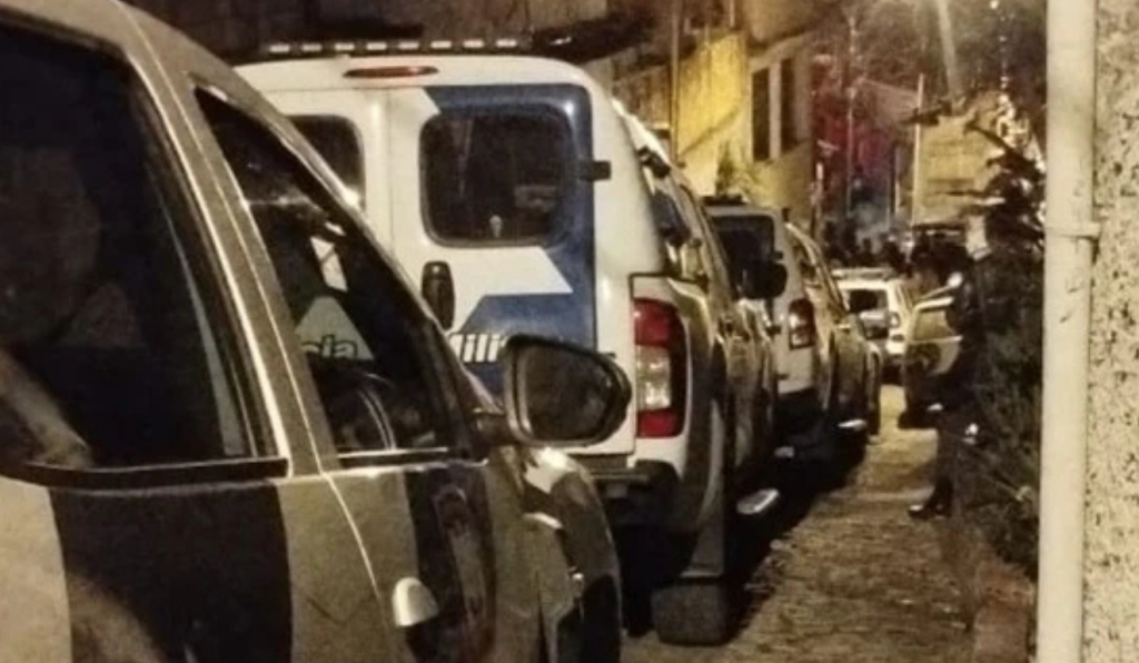 Polícia bate na porta