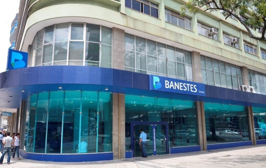 Banestes é acusado de venda casada