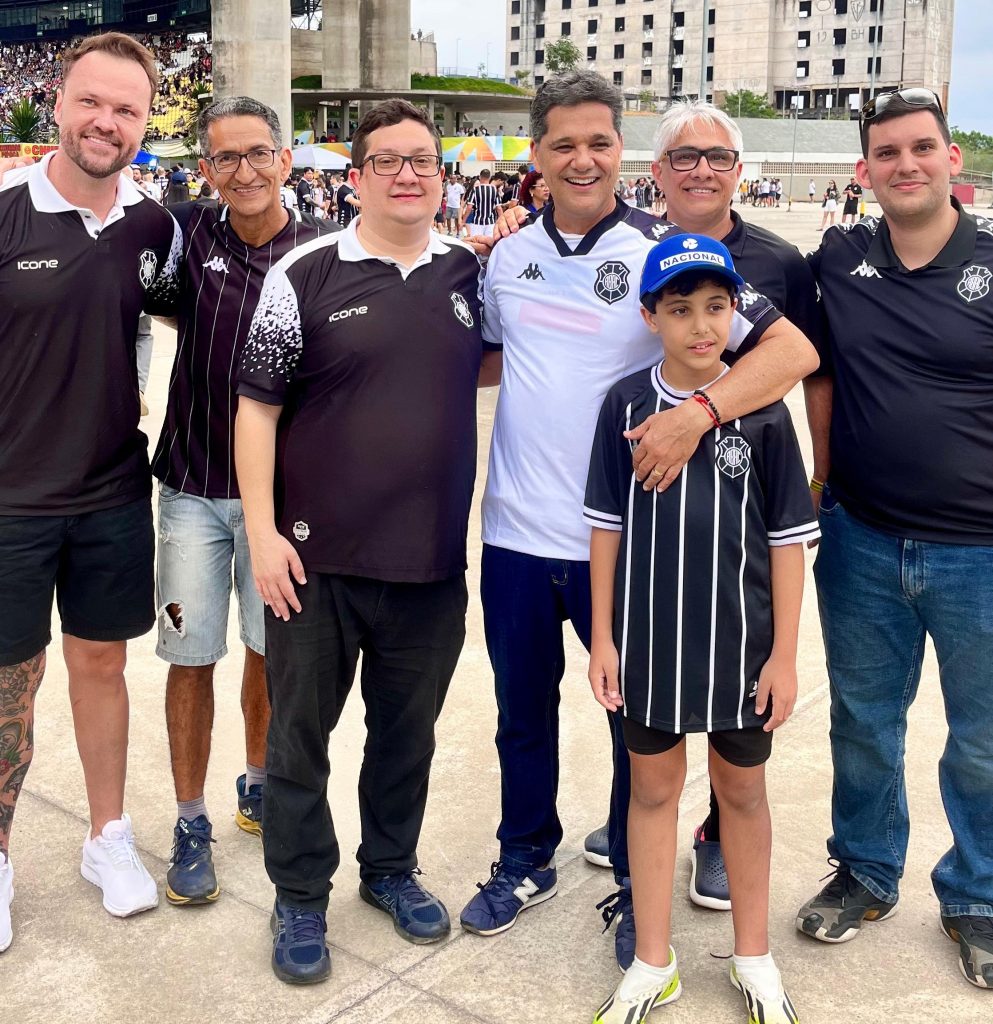 ferrado-e-santorio-no-jogo.jpg