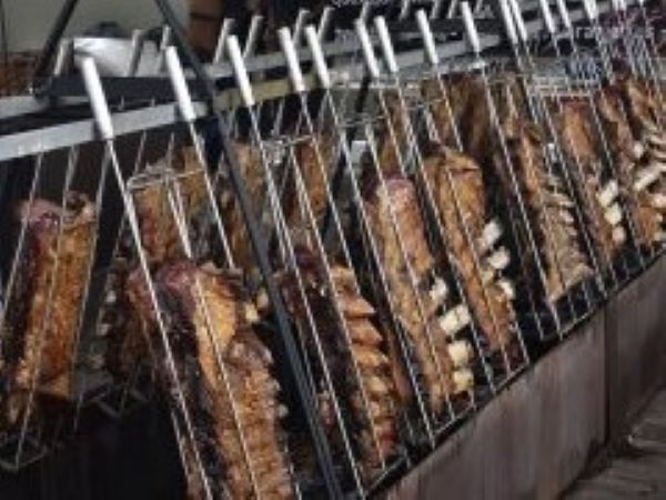 duas-toneladas-de-carne-no-evento_credito_Cloves-Louzada-300x201-1.jpg
