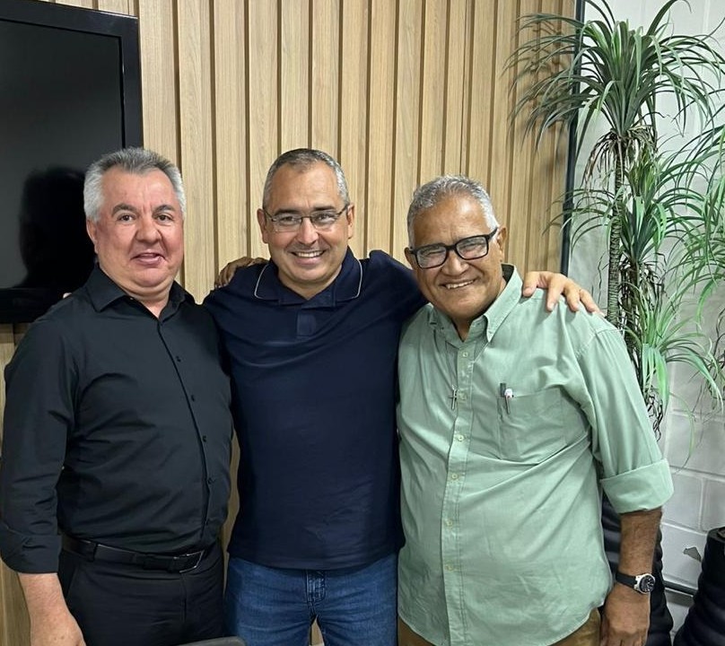 Prefeito Marcos Batista e secretária Edna Rossim