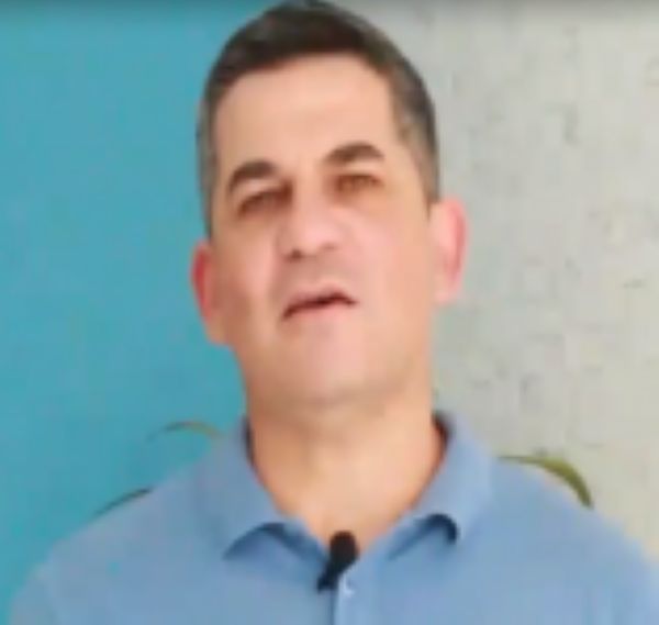 Paulo-Cola-azul-300x169jpg.jpg