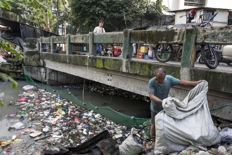 Lixo-plastico-no-Corrego-Estero-de-Binondo-na-area-de-Chinatown-em-Manila-Filipinas.-nationalgeographic2702719.jpg