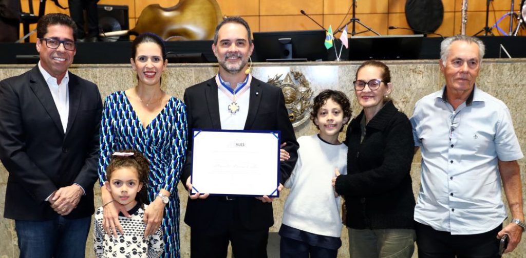 Marcelo Coelho recebe Comenda