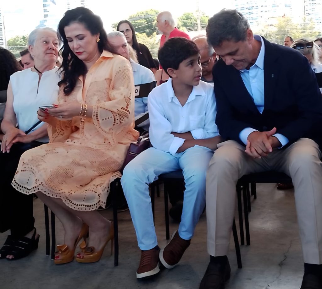 Ferraço assume governo
