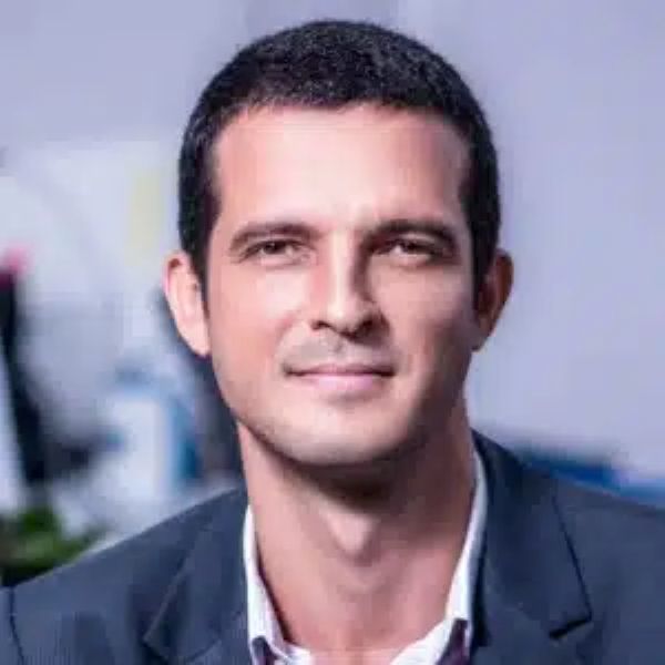vitor-vogas_avatar-300x300-1.jpg