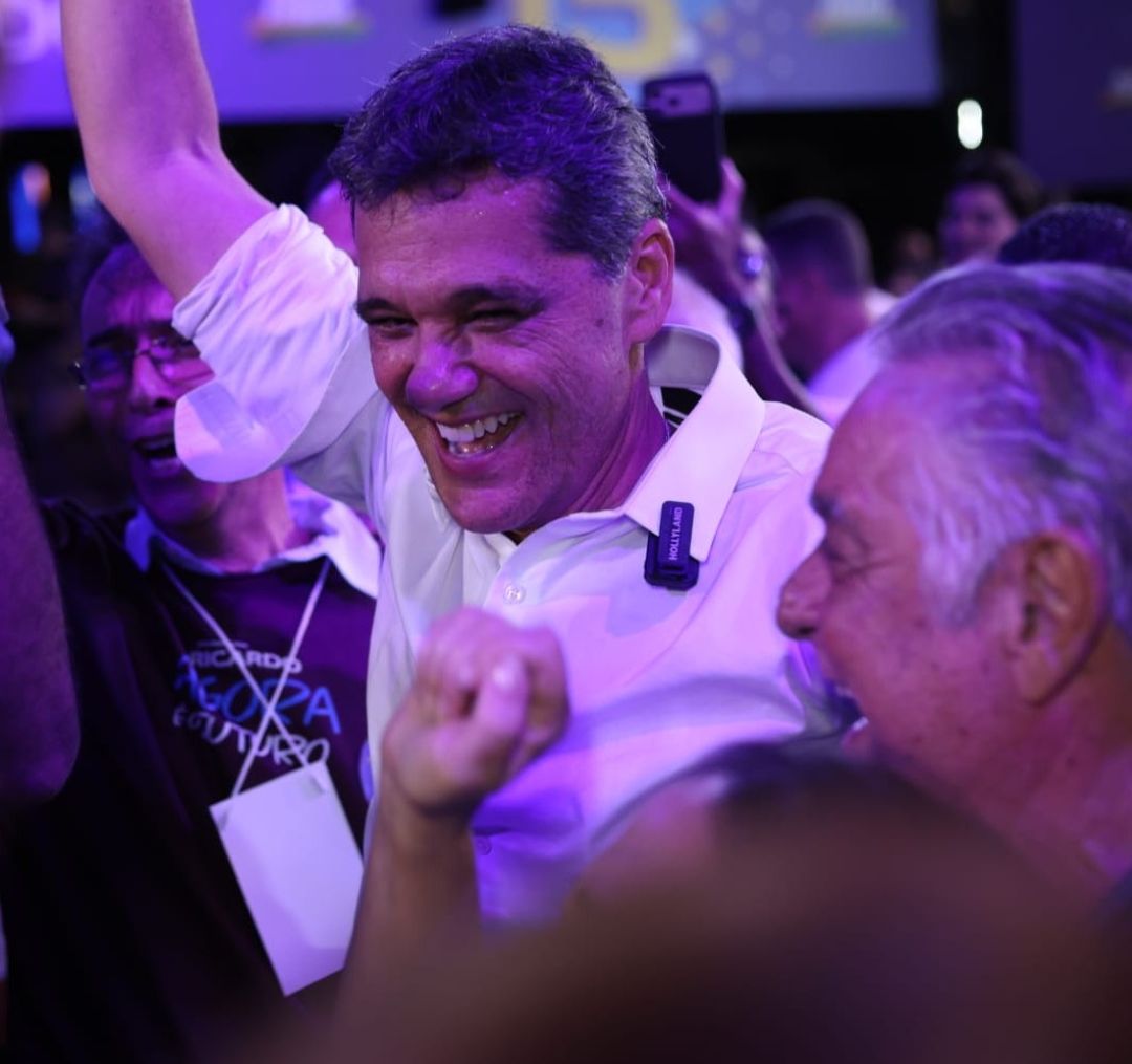 Ricardo lidera com 42%