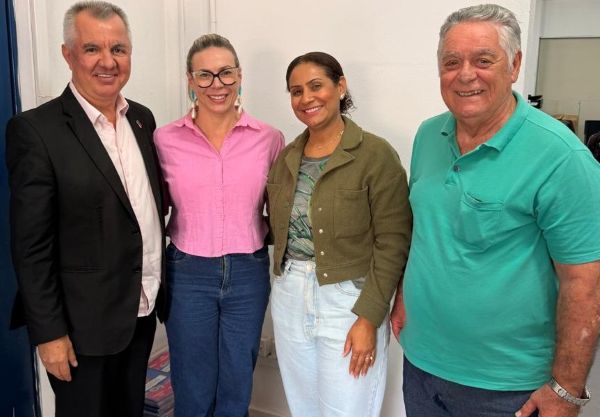 pelaes-e-aecio-com-sec-de-educacao.jpg27 de agosto de 2026